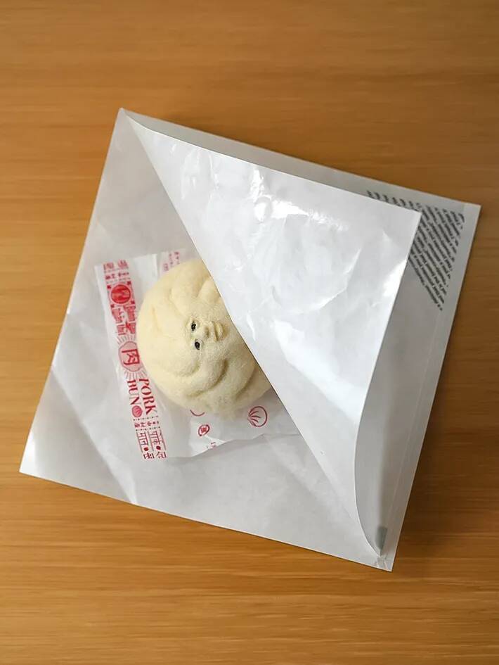 「めっちゃ見てくる」「夢に出てきそう」　『人面肉まん』の表情から目が離せない！