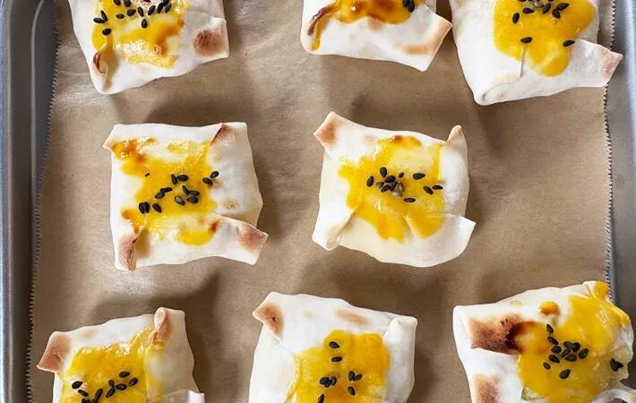 フォークで潰したサツマイモを…？　余った食材を使った意外なレシピ