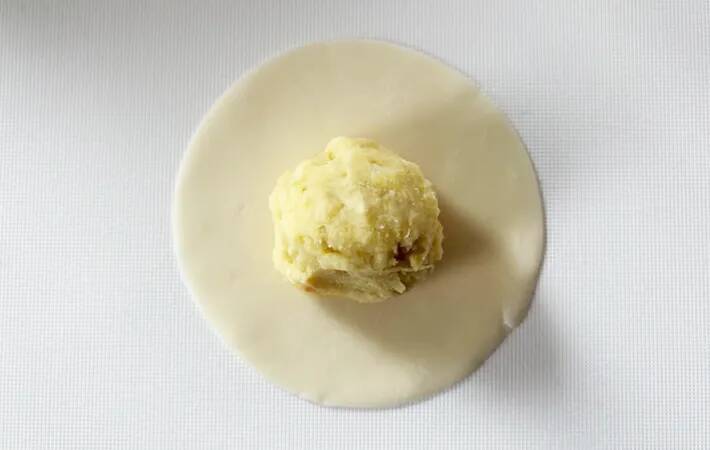 フォークで潰したサツマイモを…？　余った食材を使った意外なレシピ