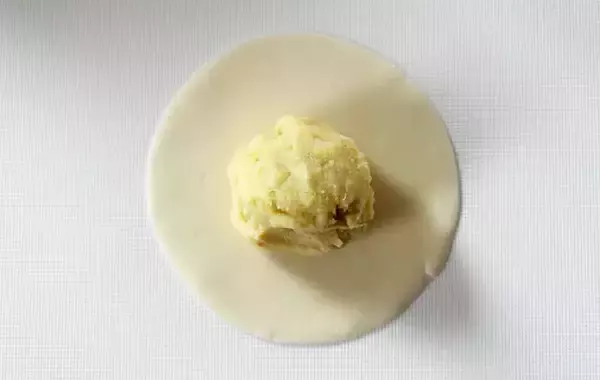 「フォークで潰したサツマイモを…？　余った食材を使った意外なレシピ」の画像