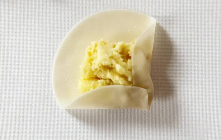 フォークで潰したサツマイモを…？　余った食材を使った意外なレシピ