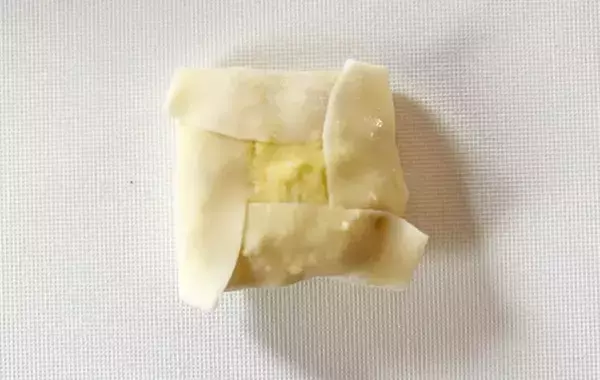 「フォークで潰したサツマイモを…？　余った食材を使った意外なレシピ」の画像