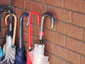 【30秒診断】濡れた傘の扱い方で分かる『愛情の注ぎ方』がコチラ