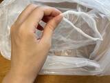 「水切りネットの『キッチンじゃない使い方』　線香の“燃え残り”を一掃！」の画像3