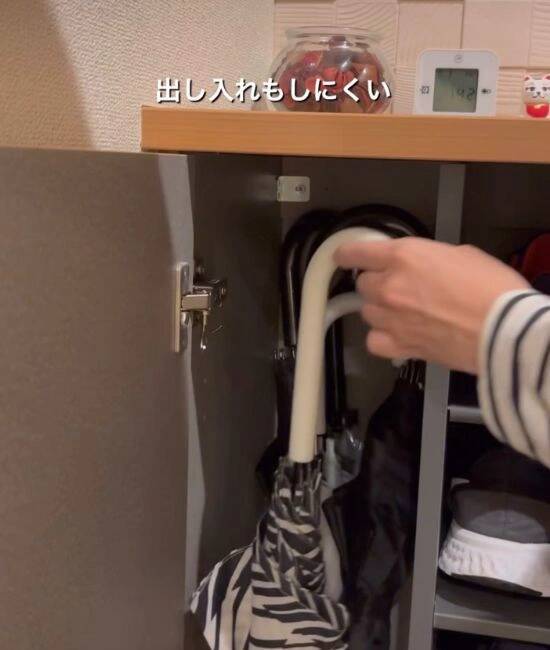 IKEAの袋ディスペンサーを傘立てに使うと？　結果に「完璧」「もう戻れない」