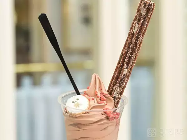 ディズニーで注文した『サンデー』　上にはチュロス、下には…【実食レポート】