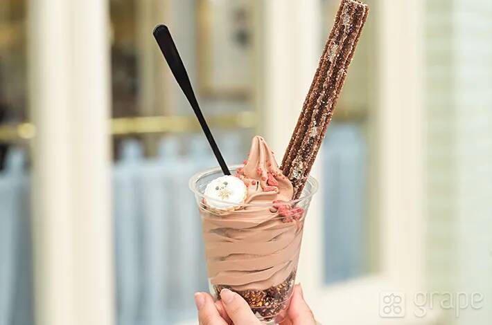 ディズニーで注文した『サンデー』　上にはチュロス、下には…【実食レポート】