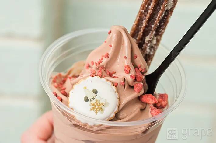 ディズニーで注文した『サンデー』　上にはチュロス、下には…【実食レポート】