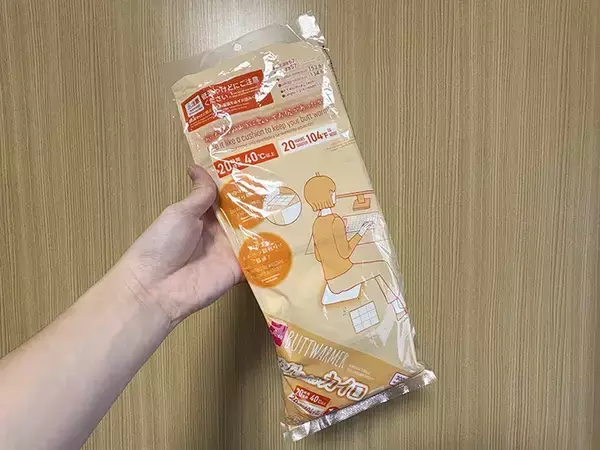「寒さが苦手な人にオススメ！　ダイソーの『お尻あったかカイロ』の使い方を紹介【100均】」の画像