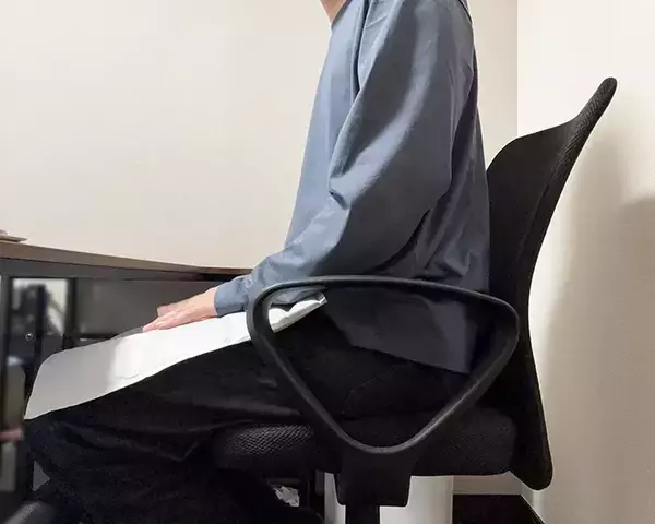 「寒さが苦手な人にオススメ！　ダイソーの『お尻あったかカイロ』の使い方を紹介【100均】」の画像