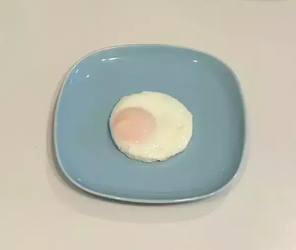「「いつもと違う！」　家族が喜ぶ目玉焼き　マグカップを活用しただけで？」の画像