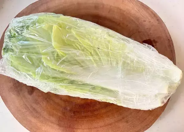 「白菜の上にのせて巻いたのは…スープを飲み干したくなる『白菜ロール』」の画像