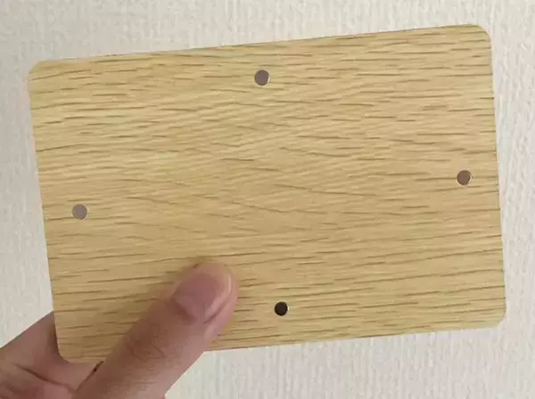 「ダイソーで見つけた『木の板』、と思いきや…　とっても便利なアイテムだった！」の画像