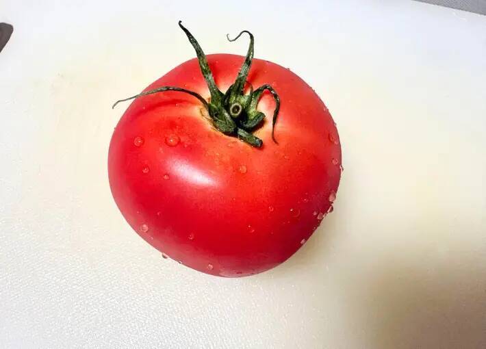 材料たった3つだけ！　トマトと大葉の一品に「実は超簡単」「夫が大絶賛」