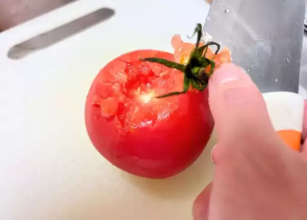 「材料たった3つだけ！　トマトと大葉の一品に「実は超簡単」「夫が大絶賛」」の画像