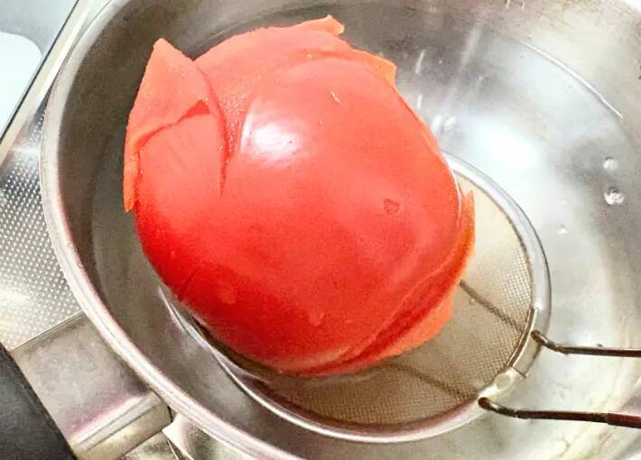 材料たった3つだけ！　トマトと大葉の一品に「実は超簡単」「夫が大絶賛」