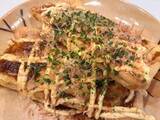 「この手があった！粉を使わない『お好み焼き風』　油揚げに具材を詰めて」の画像1