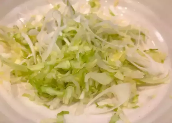 「この手があった！粉を使わない『お好み焼き風』　油揚げに具材を詰めて」の画像
