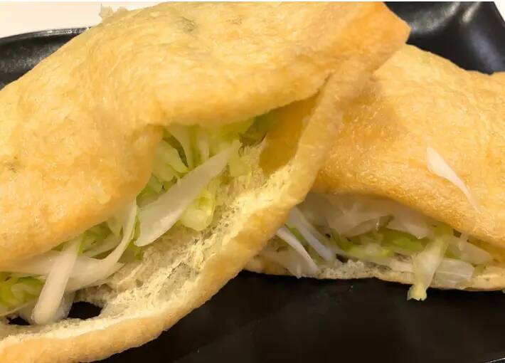 この手があった！粉を使わない『お好み焼き風』　油揚げに具材を詰めて