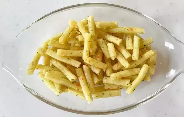 「自宅で作る簡単グラタン　材料は牛乳、ハム、チーズ、そして…？」の画像