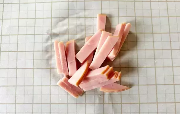 「自宅で作る簡単グラタン　材料は牛乳、ハム、チーズ、そして…？」の画像