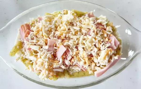 「自宅で作る簡単グラタン　材料は牛乳、ハム、チーズ、そして…？」の画像