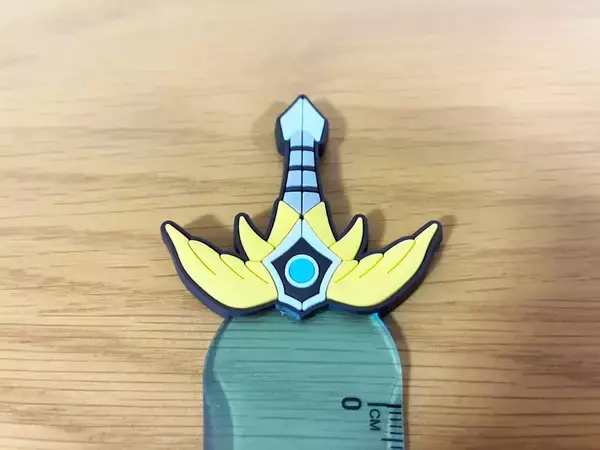 100均で見つけた定規　ユニークすぎる見た目に「勇者の剣だ」「作業がはかどりそう」