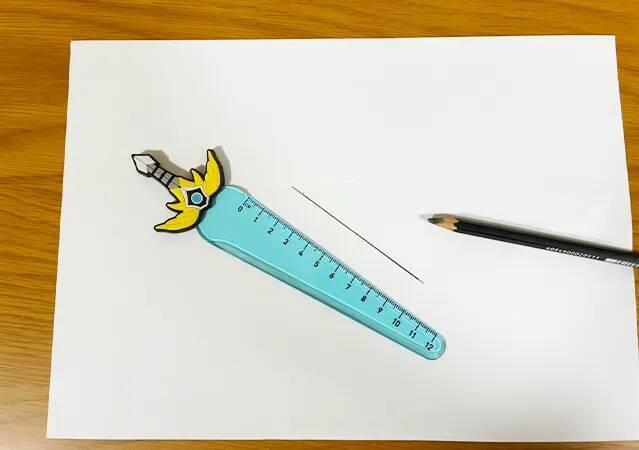 100均で見つけた定規　ユニークすぎる見た目に「勇者の剣だ」「作業がはかどりそう」