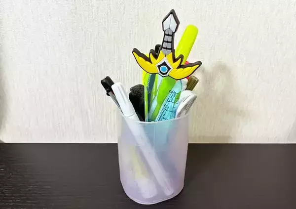 「100均で見つけた定規　ユニークすぎる見た目に「勇者の剣だ」「作業がはかどりそう」」の画像