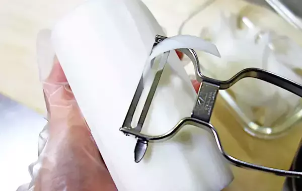 「その手があったか！大根をピーラーでひらひらにして…　家族が喜ぶ一品が完成【大根レシピ】」の画像