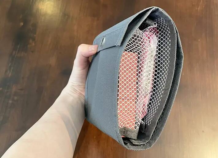 パタパタ畳んでバッグに入れて！　110円の収納アイテムを旅行で使ってみると「取り出しやすい」「身支度が快適に」