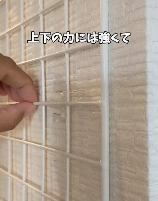 ホッチキスとクリアファイルで針穴が目立たない！　壁面活用DIYに「賃貸でも安心」