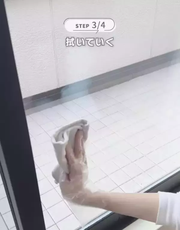 「網戸とサッシが一気にきれいに！　１００均活用術に「簡単すぎ」「即やる」」の画像
