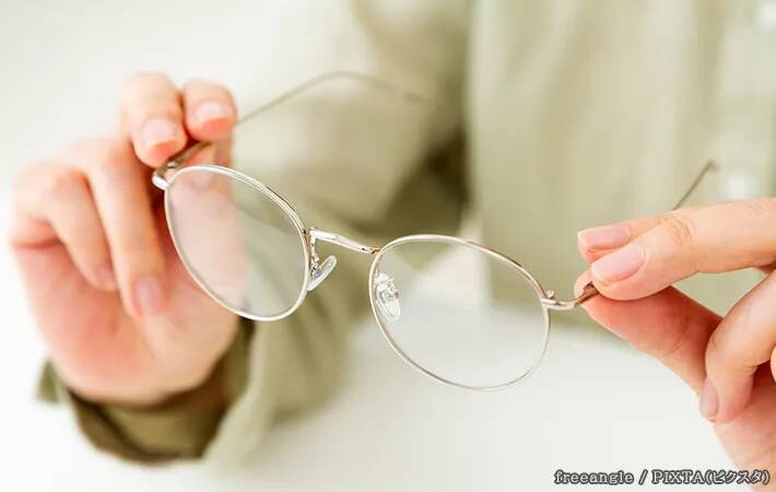 傷のあるメガネ、使い続けてもいい？ダメ？　『眼鏡市場』に聞いた正解は…
