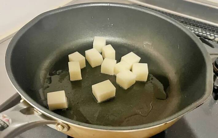 「おいしすぎて、次は倍量で作る！」　角切りにしたサツマイモと炒めたのは…？