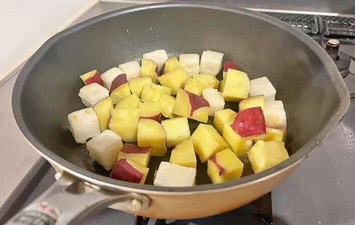 「おいしすぎて、次は倍量で作る！」　角切りにしたサツマイモと炒めたのは…？