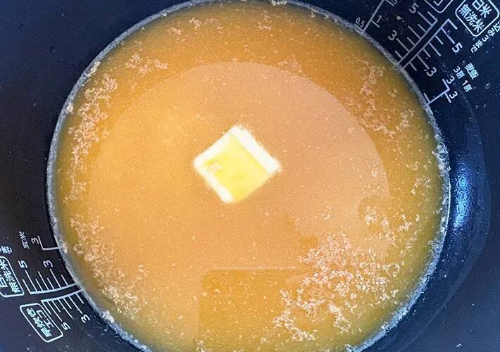 炊き上がったご飯に『1袋』をぶっかけて…手間をかけていないのに「店で食べるやつ」