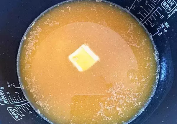 「炊き上がったご飯に『1袋』をぶっかけて…手間をかけていないのに「店で食べるやつ」」の画像