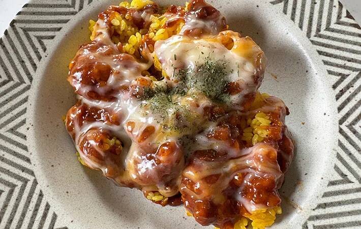 炊き上がったご飯に『1袋』をぶっかけて…手間をかけていないのに「店で食べるやつ」
