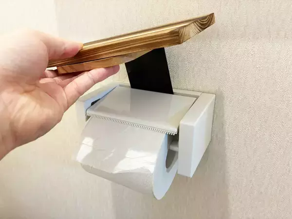 【所要時間3分】100均の板を貼ったブックエンド　トイレの収納力がアップする応用に「感動した」