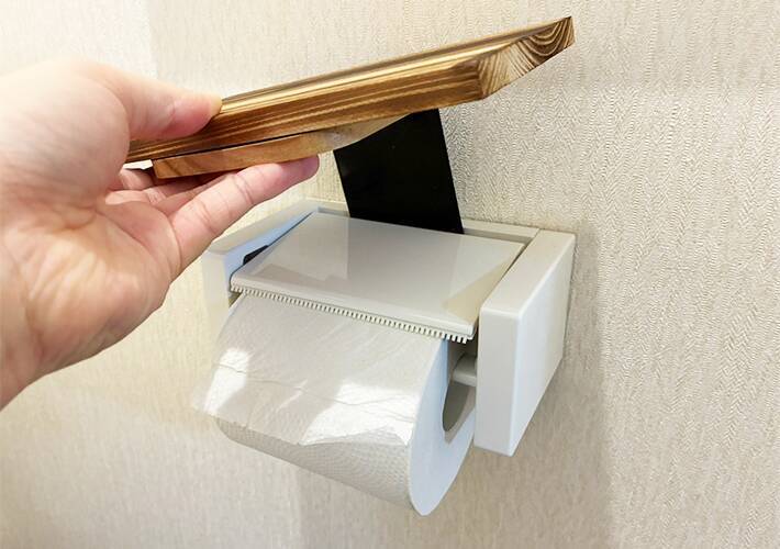 【所要時間3分】100均の板を貼ったブックエンド　トイレの収納力がアップする応用に「感動した」