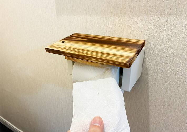 【所要時間3分】100均の板を貼ったブックエンド　トイレの収納力がアップする応用に「感動した」