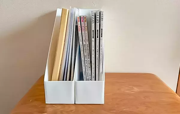 「330円のファイルスタンド活用！　置くだけでキッチンが整って「ストレスフリー」【DAISO】」の画像