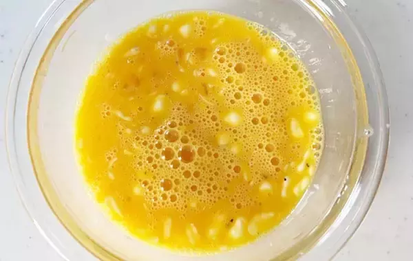 「ウインナーを入れて巻くと…？　玉子焼きの断面に「明日も作って！」」の画像