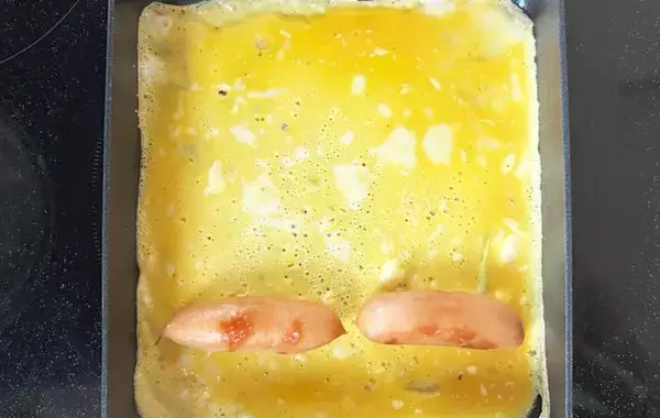 「ウインナーを入れて巻くと…？　玉子焼きの断面に「明日も作って！」」の画像