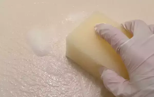 「「お風呂の残り泡で掃除？」　目からウロコの方法に「楽すぎ」「今日からやる」【浴室掃除テク4選】」の画像