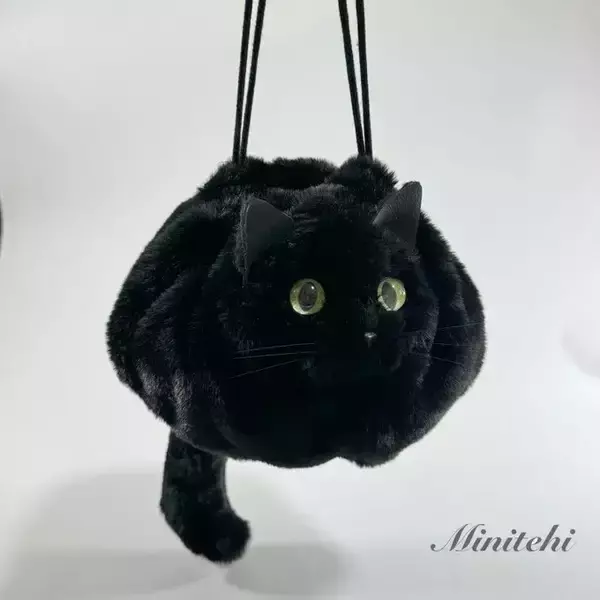 「リアルすぎて二度見！　本物の猫と思いきや…正体に「見かけたら絶対に声をかける」「天才」」の画像