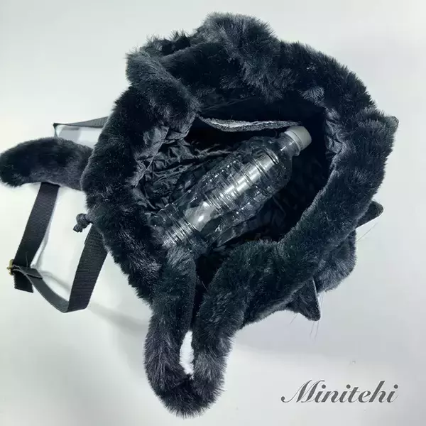 「リアルすぎて二度見！　本物の猫と思いきや…正体に「見かけたら絶対に声をかける」「天才」」の画像