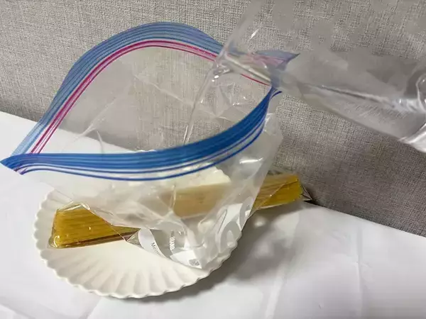 「パスタを2時間水に浸けて放置！　できたものに「食感が変わった」「これからもやる」」の画像