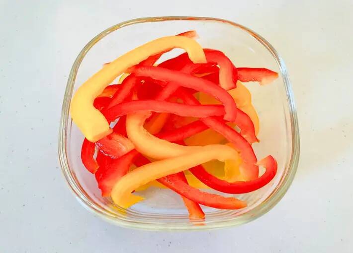 真似したくなるパプリカの食べ方　振るだけでできる簡単副菜レシピ